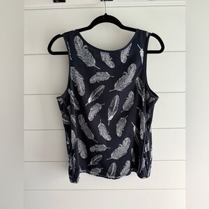 Banana Republic Dark Blue and White Feather Pattern Blouse, Size Medium